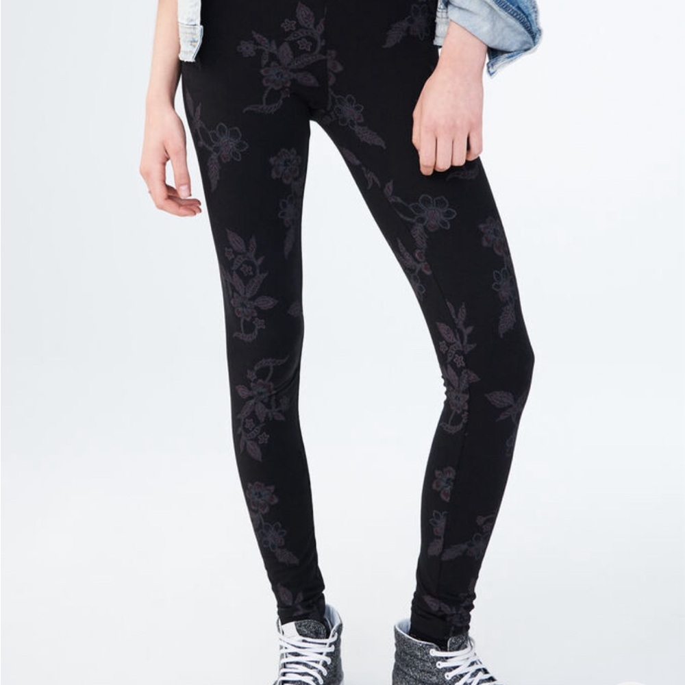 Aeropostale floral black leggings